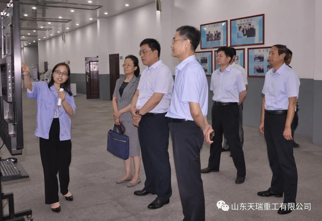 省总工会生产保护部部长谭博一行莅临焦点娱乐重工考察调研