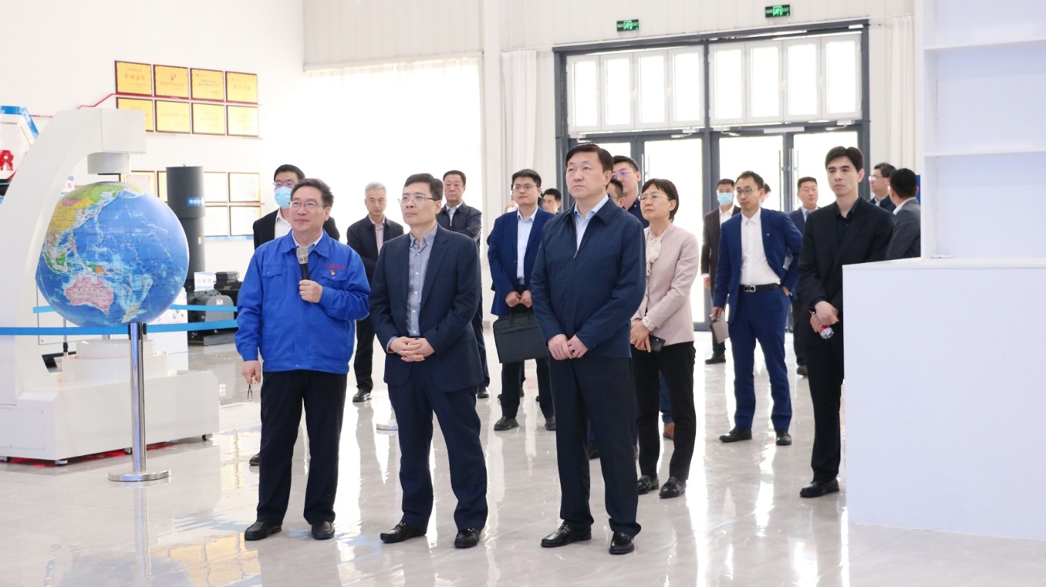 海尔集团党委书记、董事局主席、首席执行官周云杰莅临焦点娱乐重工考察