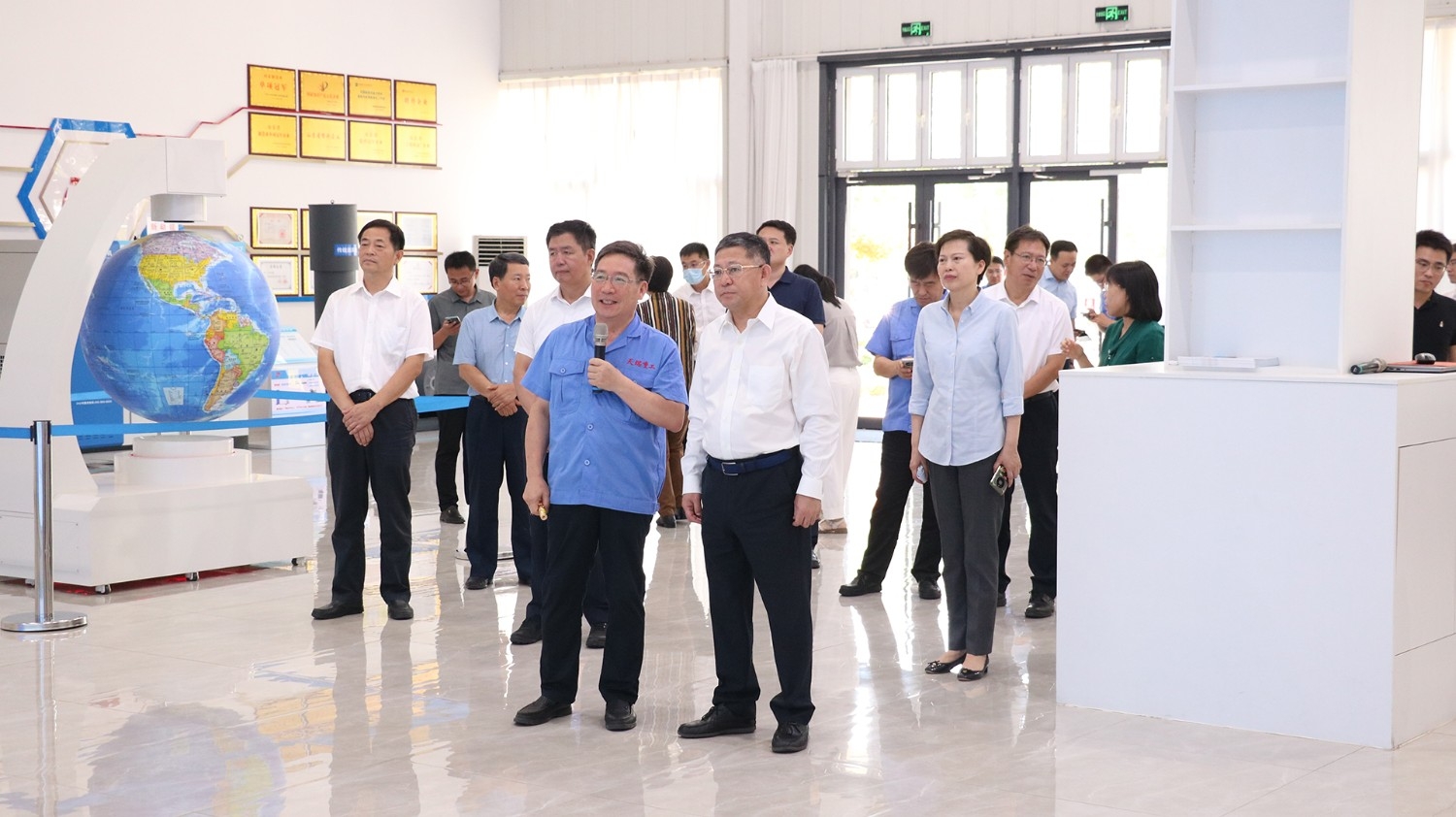 网站用-山东省副省长周立伟莅临焦点娱乐重工考察调研